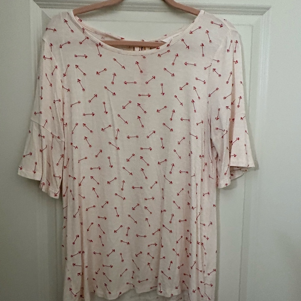 LC Lauren Conrad Cream Tee with Red Arrow Design